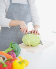 調理する手元の写真